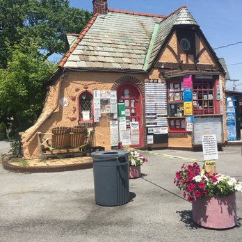 Frosty's Ice Cream - Outside - Ice Cream & Frozen Yogurt Near Me - Lancaster, New York