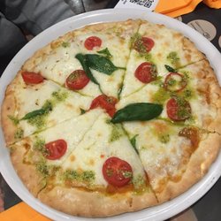 Club Marabella - Margarita Pizza