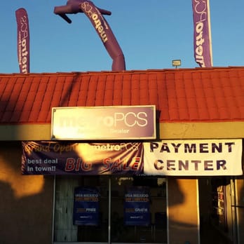 MetroPCS - DAILY DANCING MAN ON THE ROOF - Mobile Phones Near Me - Los Angeles, California