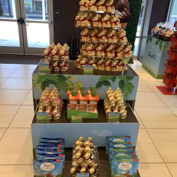 Lindt Chocolate Shop - Candy Stores Near Me - Wrentham, Massachusetts
