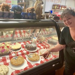 Hanks Roadside Bar and Grill - Jennifer displaying her pies