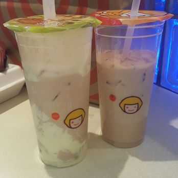 Happy Lemon - Boston - Bubble milk tea with puff cream (left) and milk tea (right) - Coffee & Tea Near Me - Boston, Massachusetts