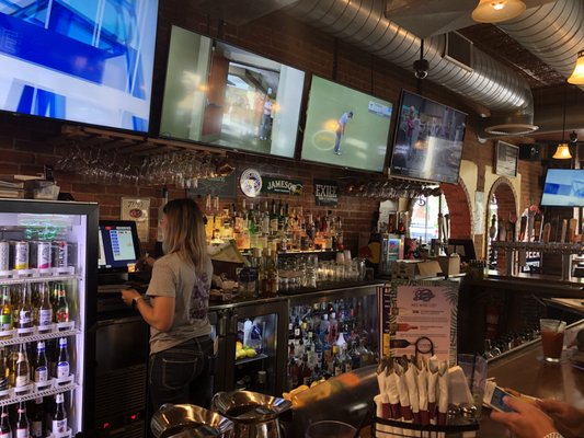 Boonie's On the Avenue by null