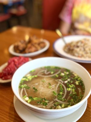Pho Hien Vuong by null