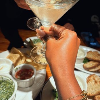 Houston's Restaurant - Dirty martini Lemon drop - American Near Me - New Orleans, Louisiana Houston's Restaurant - Dirty martini Lemon drop - American Near Me - New Orleans, Louisiana