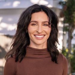 Urban Temple Facial Therapies & Reiki Center - Roya - Esthetician