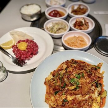 Yakiniku Seoul - Stir Fried Chitterlings & Korean Style Beef Tartare - Korean Near Me - Honolulu, Hawaii