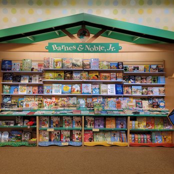 Barnes and Noble  - Bookstores Near Me - Minnetonka, Minnesota