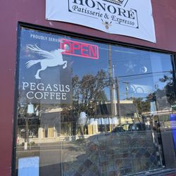 Honore Patisserie and Espresso - Outside from the parking lot