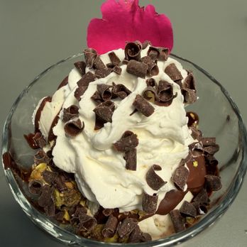 Robins Restaurant - Our Heavenly Hot Fudge Sundae** - New American Near Me - Cambria, California Robins Restaurant - Our Heavenly Hot Fudge Sundae** - New American Near Me - Cambria, California