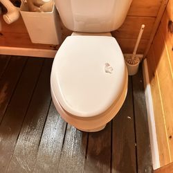 Yogi Bear's Jellystone Park - Dirty toilet and floor