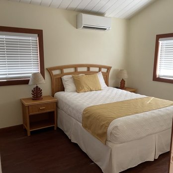 Barbers Point Beach Cottages - Master bedroom - Guest Houses Near Me - Ewa Beach, Hawaii Barbers Point Beach Cottages - Master bedroom - Guest Houses Near Me - Ewa Beach, Hawaii