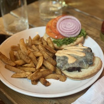Rek'-Lis Brewing - Reklis burger w/ French fries - Brewpubs Near Me - Bethlehem, New Hampshire Rek'-Lis Brewing - Reklis burger w/ French fries - Brewpubs Near Me - Bethlehem, New Hampshire