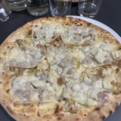 Pizzeria Vecchio Pilsen - Montanara with artichokes