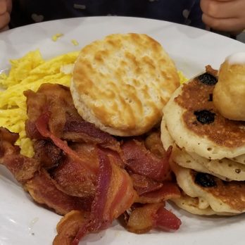 Maple Leaf Diner - American Near Me - Dallas, Texas