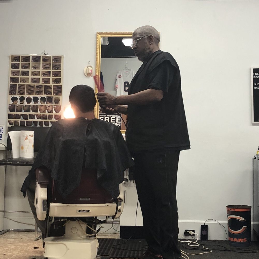 Superior Cuts - Master Barber Will at work - Cosmetics & Beauty Supply Near Me - Galesburg, Illinois Superior Cuts - Master Barber Will at work - Cosmetics & Beauty Supply Near Me - Galesburg, Illinois