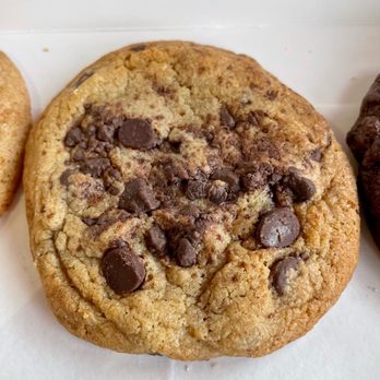 Bee J’s Cookies - Old Fashion Chocolate Chip - Desserts Near Me - Washington, DC, District of Columbia