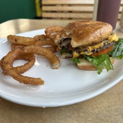 Snack Shack - Food is what Burger Joints should be. Parking RV 60ft plus. This Mom & Papa Shop is worth the stop. I will come here again.