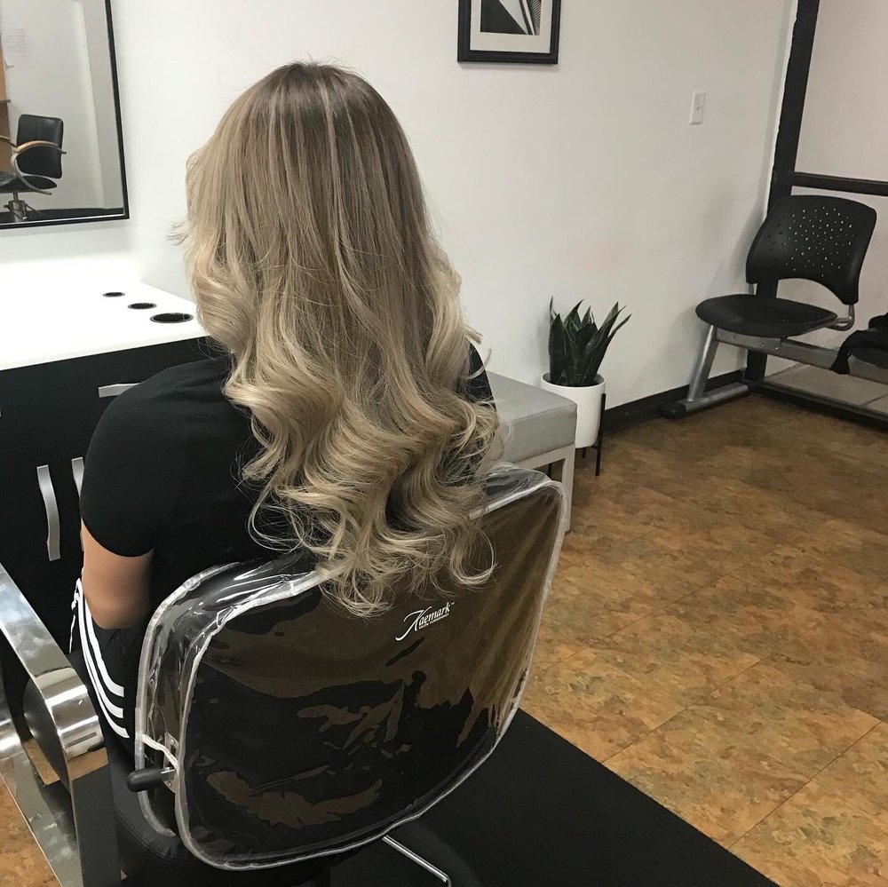 SALON DE BELLEZA & PELUQUERIA LAURA 5053 University Pkwy, Winston