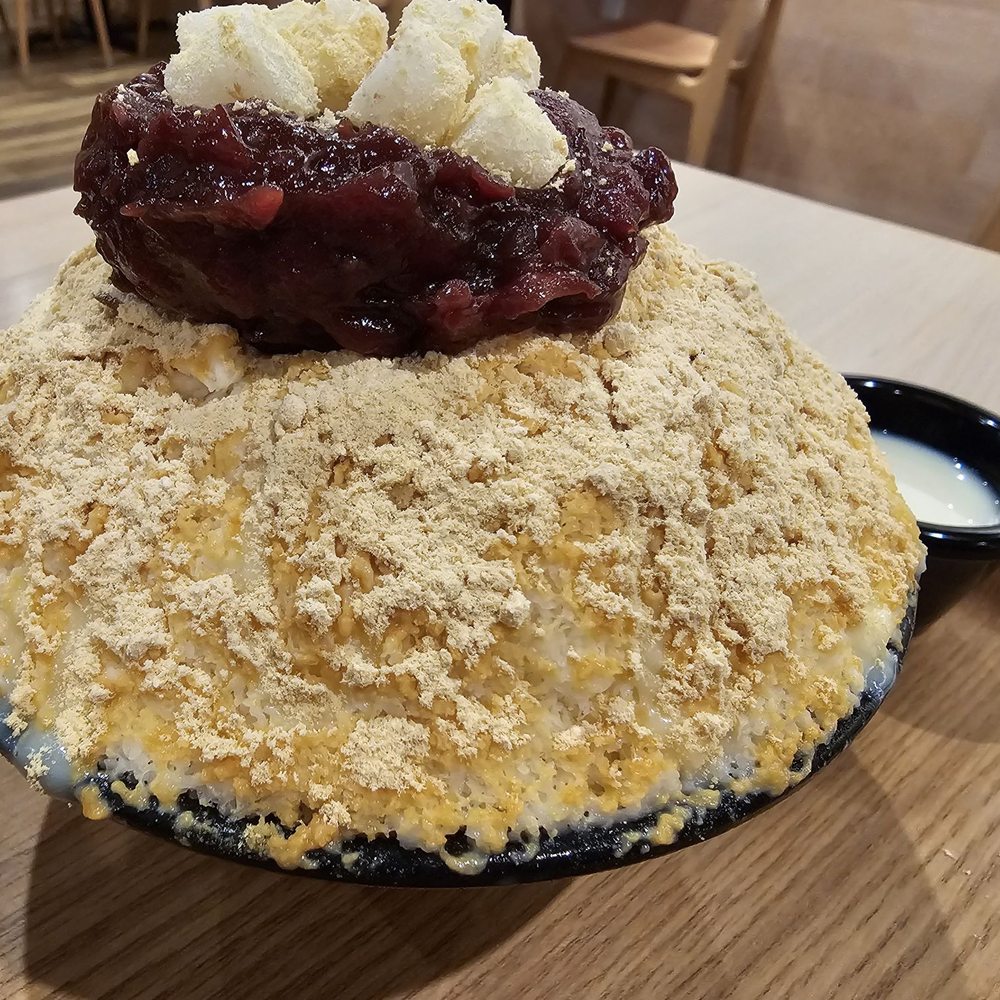 Jejubing Dessert Cafe - Injeolmi bingsu - Desserts Near Me - Honolulu, Hawaii