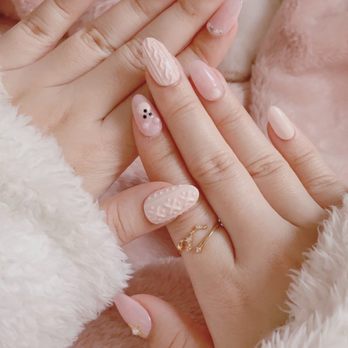 Nail Design by Yuka - Winter bear with cable knit custom press-on nail design - Nail Salons Near Me - Sunnyvale, California Nail Design by Yuka - Winter bear with cable knit custom press-on nail design - Nail Salons Near Me - Sunnyvale, California