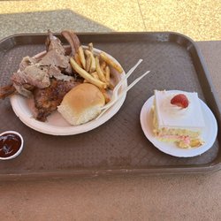 Trapper's Smokehouse - Sampler platter with strawberry cake