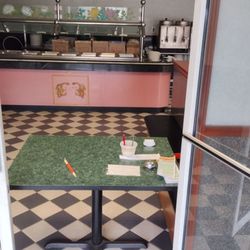 Order at the door, dining room closed