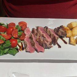 Pastificio Defilippis - SLICED BEEF TENDERLOIN WITH AROMATIC HERBS AND BALSAMIC VINEGAR REDUCTION