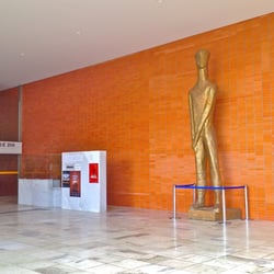 Cine Brasília - Símbolo do Festival de Brasília do Cinema Brasileiro na entrada do Cine Brasília