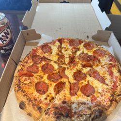 Lake Ridge Pizzaria - Pepperoni pizza