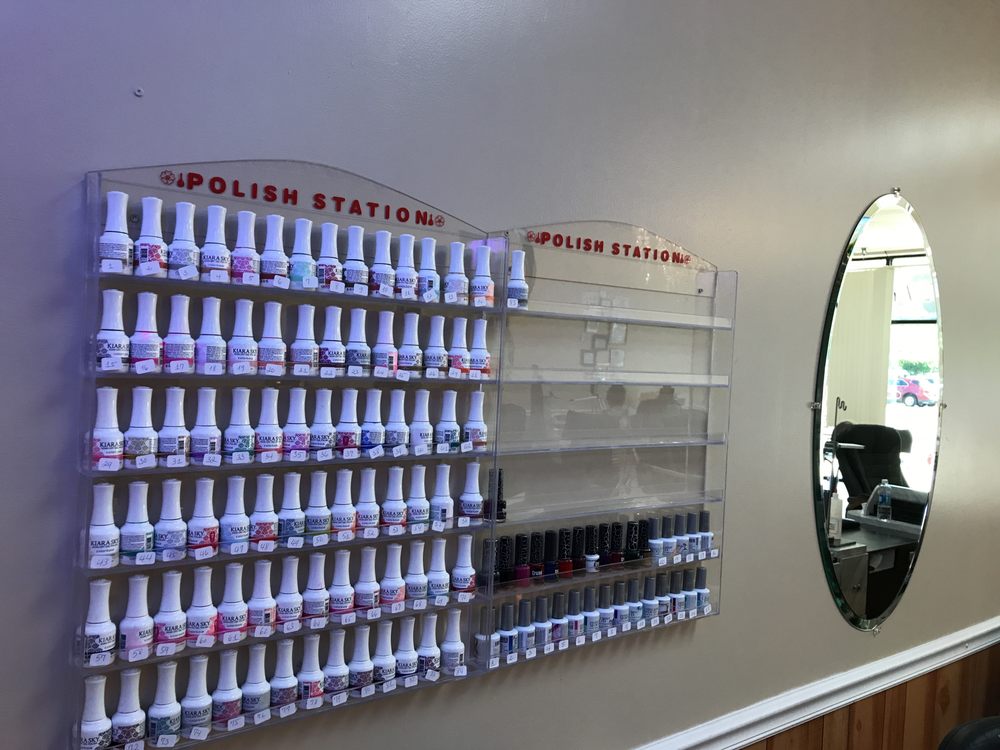 A Nails & Tan Logo