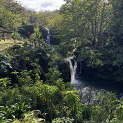 Puaa Kaa State Wayside Park - Waterfall