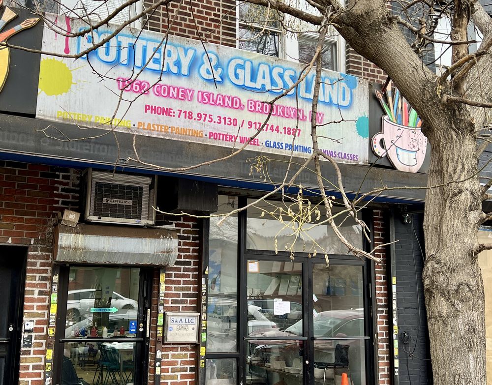 POTTERY AND GLASS LAND Updated August 2024 19 Photos & 11 Reviews