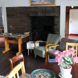 Brekke Gard Hostel - The ground floor common room, adjacent to the common kitchen. The Wi Fi is best in here.