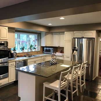 Hip Maids - An amazing kitchen result, Look at those shiny countertops. House Cleaning St Louis - Office Cleaning Near Me - Kirkwood, Missouri Hip Maids - An amazing kitchen result, Look at those shiny countertops. House Cleaning St Louis - Office Cleaning Near Me - Kirkwood, Missouri
