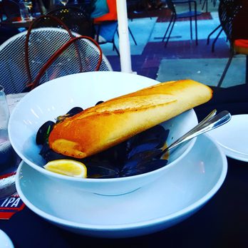 Apres Diem - $7 Mussels on Monday - Bars Near Me - Atlanta, Georgia