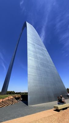 The Gateway Arch by null