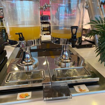 Iberia Dalí - Airport Lounges Near Me - Madrid, M