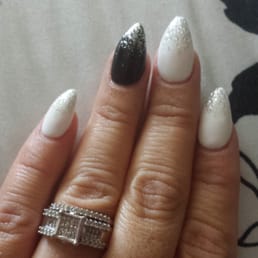 Love my nails Jennifer did a amazing job would definitely go back.