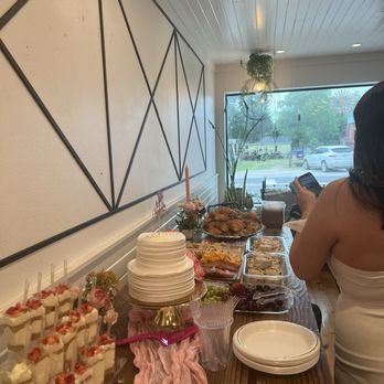 Honey's Coffee & Biscuits - Coffee & Tea Near Me - New Waverly, Texas