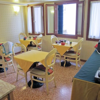 La Campana - Breakfast room - Hotels & Travel Near Me - Venezia, VE La Campana - Breakfast room - Hotels & Travel Near Me - Venezia, VE