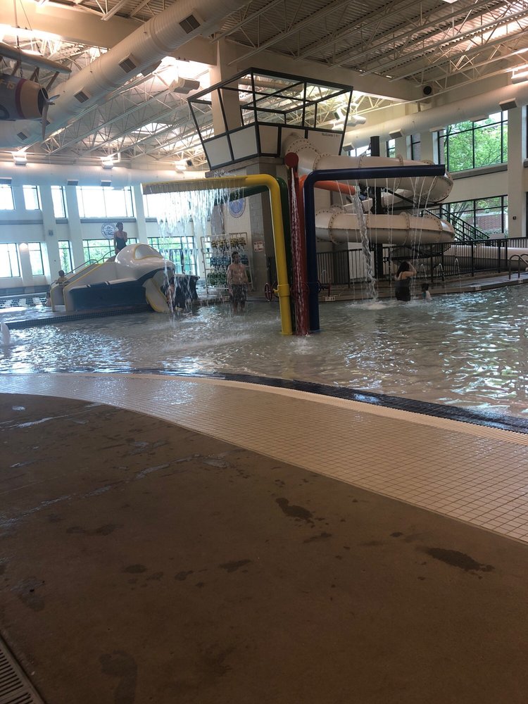 SPLASH LANDINGS AQUATIC CENTER 19 Reviews Parks 2400 Chestnut Ave