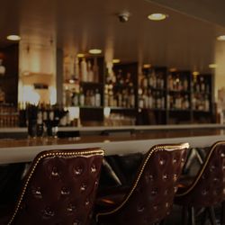 Oscar's Steakhouse Lounge Area