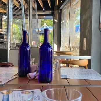 Pacific Catch - Semi-enclosed outdoor dining area - Seafood Near Me - Walnut Creek, California