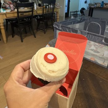 Sprinkles Scottsdale - Strawberry - Desserts Near Me - Scottsdale, Arizona Sprinkles Scottsdale - Strawberry - Desserts Near Me - Scottsdale, Arizona