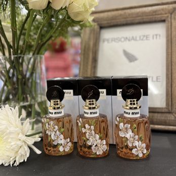 Michelle Clemen - Fragrance bottle painting at Macy's Ala Moana. - Calligraphy Near Me Michelle Clemen - Fragrance bottle painting at Macy's Ala Moana. - Calligraphy Near Me