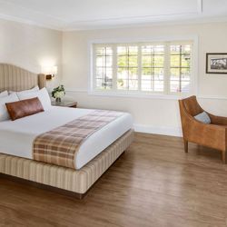 Coachman's Inn - Newly updated guestrooms
