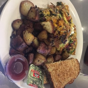 Manatee Cafe - Veggie omelette and hash browns - Breakfast & Brunch Near Me - Saint Augustine, Florida