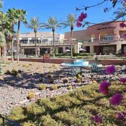 Apple El Paseo Village - Beautiful landscape.