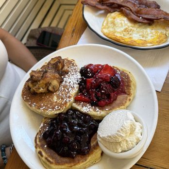 Bubby's Tribeca - Pancake Flight no Nutella - American Near Me - New York, New York